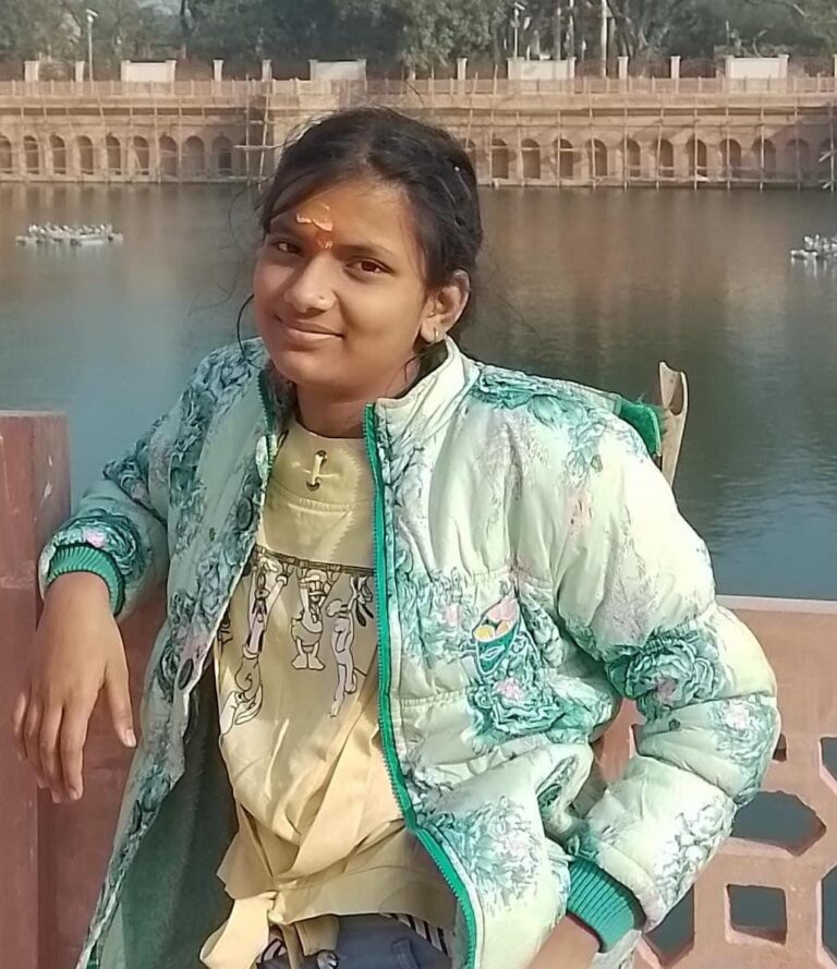 अंशिका पांडेय ने हाई स्कूल सीबीएसई बोर्ड की परीक्षा में 91.2% अंक प्राप्त किया