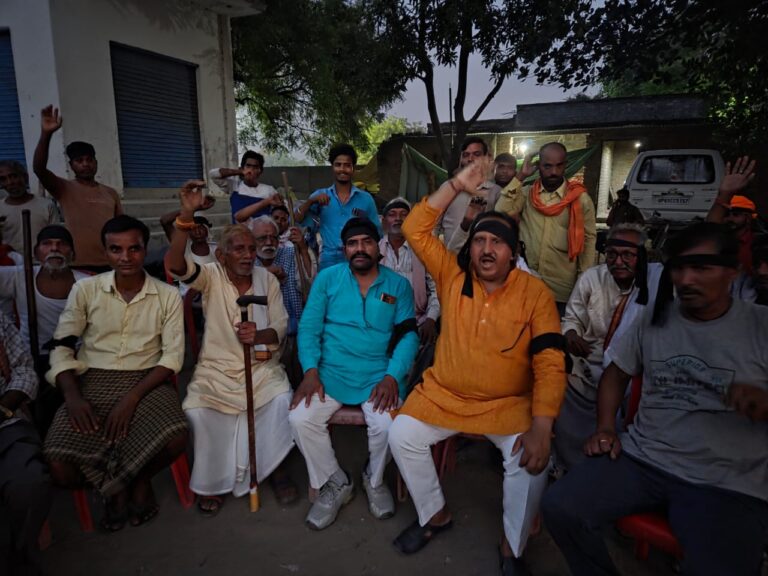 ट्रान्सपोर्ट नगर में बर्बरतापूर्ण दमनात्मक कार्यवाई की दूसरी वर्षी को काले दिवस के रूप में मनाया किसान