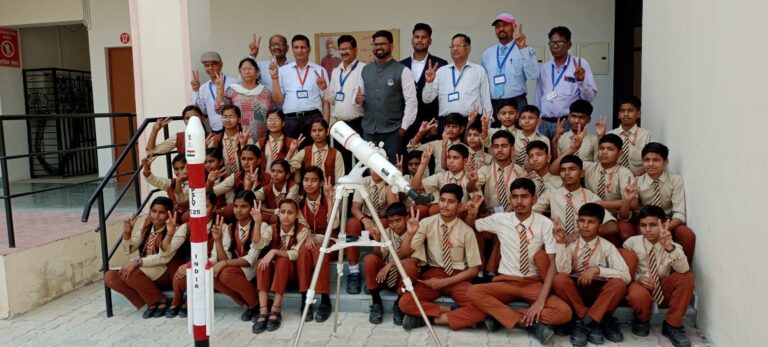 सीएम योगी के प्रयासों से AI-Drone सीख रहे श्रमिकों के बच्चे, ISRO भी कर रहा प्रतिभाओं को सलाम