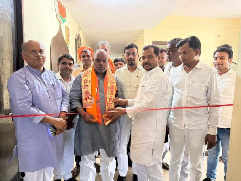 एमएलसी ने पुण्यश्लोक रानी अहिल्याबाई होलकर  की जन्म त्रिशताब्दी पर लगे प्रदर्शनी का किया उद्घाटन