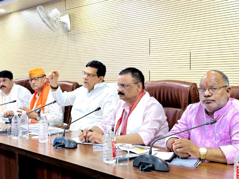 पंद्रह दिन में करायें सभी नाले, नालियों की सफाई-नगर विकास मंत्री