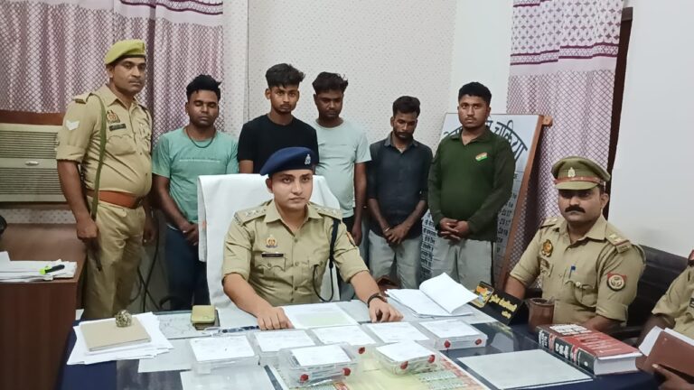 Chandauli News:जेवर चोरों का गैंग चढ़ा पुलिस के हत्थे, महिलाओं को ठग कर बेचते थे नकली गहने