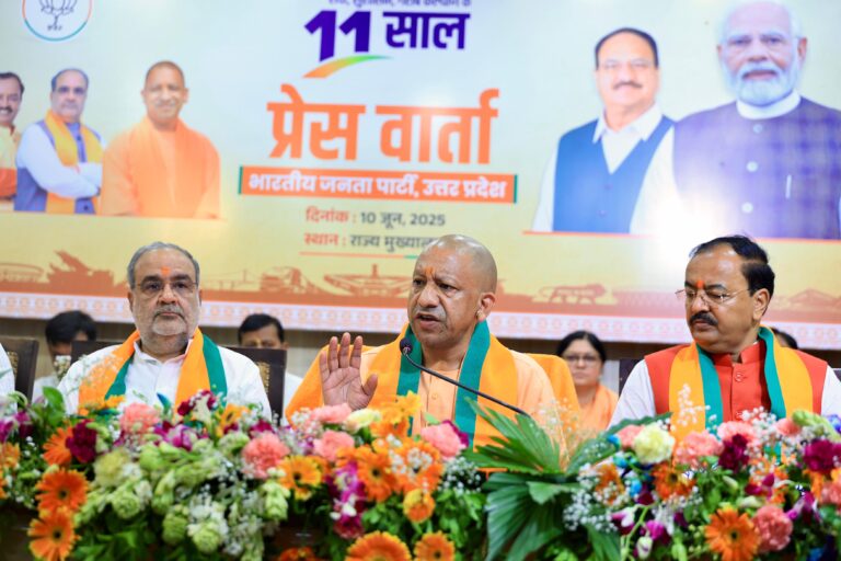 पीएम मोदी ने 11 वर्षों में स्वयं को तपाकर और खपाकर 140 करोड़ भारतीयों को बनाया विश्वास का प्रतीकः सीएम योगी
