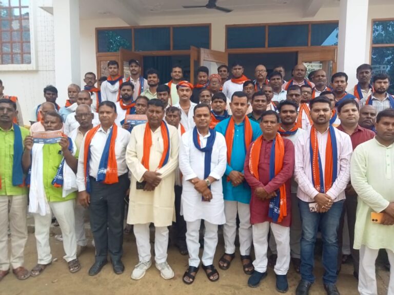 रोहनिया विधायक ने अभियान के तहत सैकड़ो लोगों को बनाया सक्रिय सदस्य