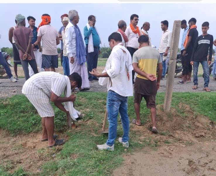 उपजिलाधिकारी पिंडरा के निर्देश पर हटा अतिक्रमण