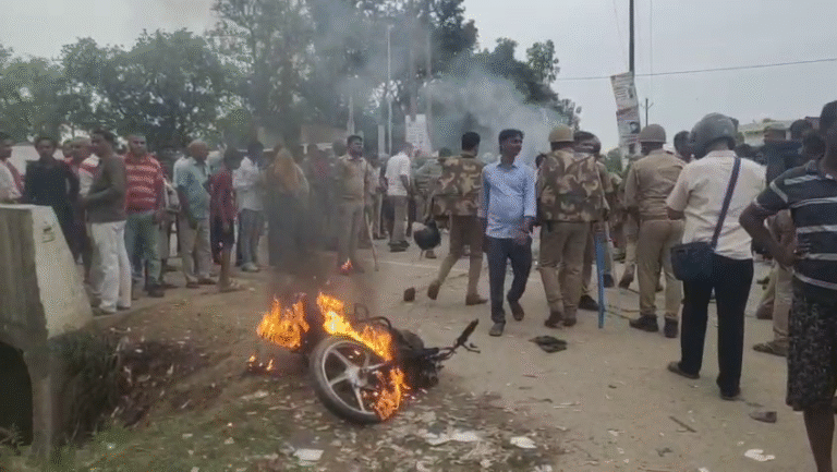 .प्रयागराज में चंद्रशेखर को कौशांबी जाने से रोका, हंगामा  फुकी गई पुलिस की कई गाड़िया