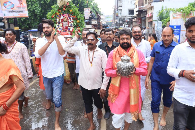 काशी में सनातन परंपराओं की अद्भुत छटा