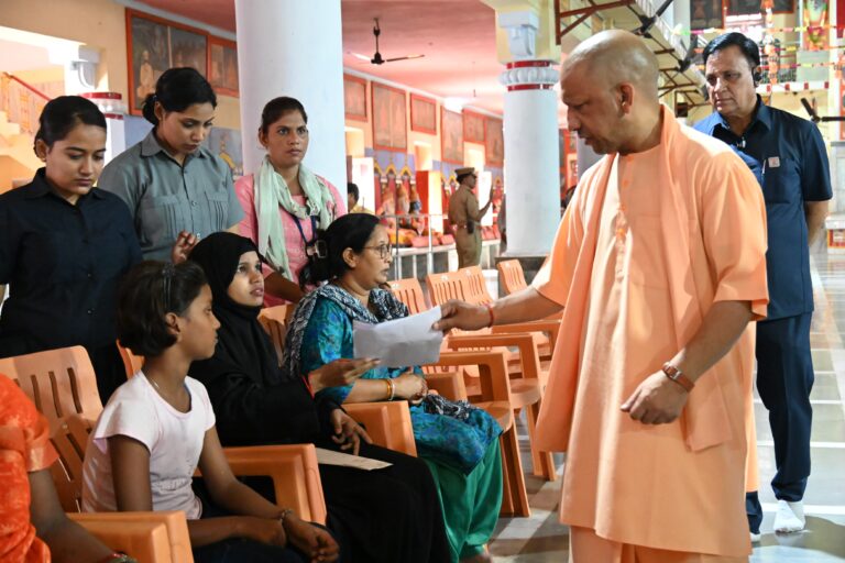 शीघ्र और पारदर्शी हो जन समस्याओं का समाधान : सीएम योगी