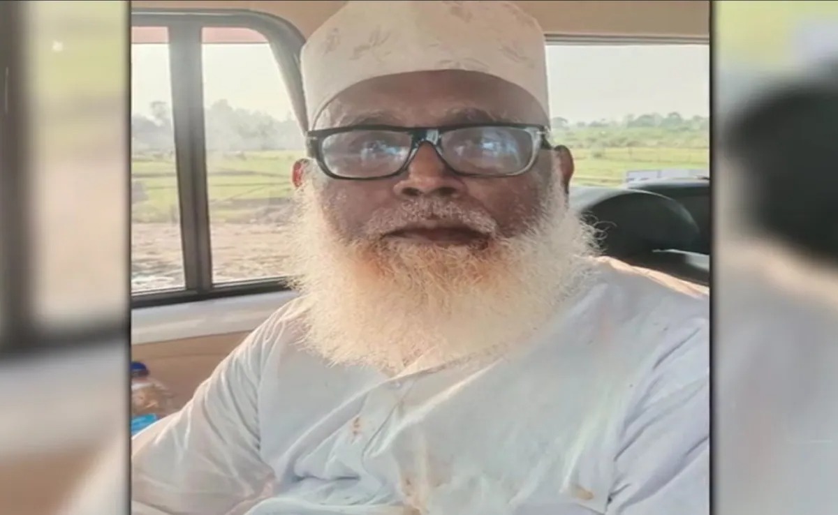 धर्मांतरण मामले में एटीएस की बड़ी कार्रवाई छांगुर बाबा ने अपनी कोठी ध्वस्त देख कर हुआ भावुक