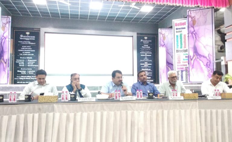 सनबीम शिक्षण समूह एवं पूर्वांचल स्कूल्स वेलफेयर एसोसिएशन के द्वारा आयोजित समारोह “विद्यालय परिवहन से सम्बन्धित महत्त्वपूर्ण अधिनियम एवं मार्गदर्शन”