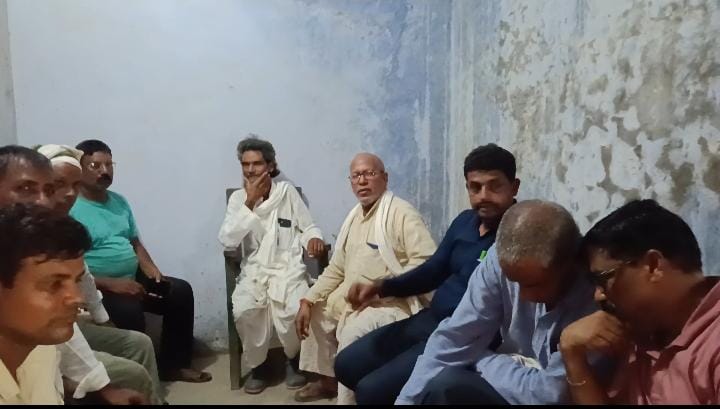 आम आदमी पार्टी के प्रदेश प्रभारी  संजय सिंह से नाराज अजगरा विधानसभा के कार्यकर्ताओ ने दिया त्यागपत्र