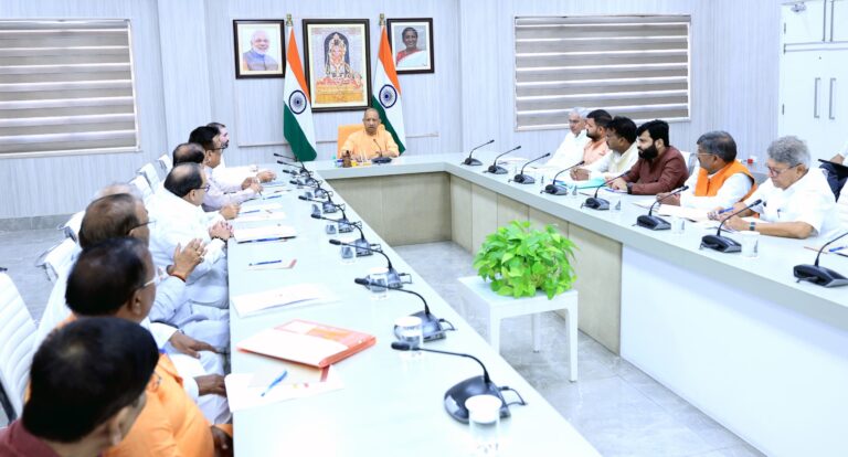 जन अपेक्षाओं पर खरा उतरना सरकार की प्राथमिकता, धरातल पर दिखें योजनाएं: मुख्यमंत्री योगी आदित्यनाथ