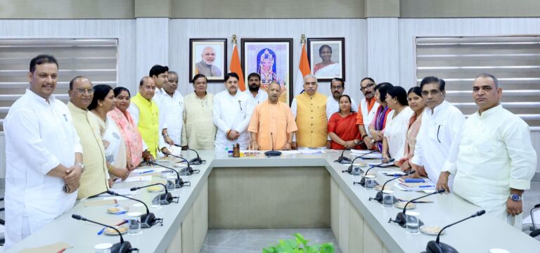 मुख्यमंत्री ने कानपुर मंडल के जनप्रतिनिधियों संग की विशेष संवाद बैठक