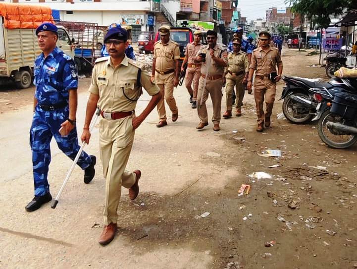 रानी बाजार में शांति व्यवस्था कायम रहने हेतु डीसीपी ने किया पैदल मार्च,भारी संख्या में फोर्स तैनात,दुकानें बंद,पसरा सन्नाटा,