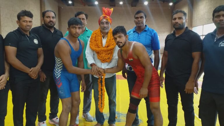 अंडर 23 महिला पुरुष कुश्ती स्टेट चैंपियनशिप के लिए वाराणसी कुश्ती टीम का चयन ट्रायल 30 जुलाई 2025 को डॉक्टर संपूर्णानंद स्पोर्ट्स स्टेडियम सिगरा वाराणसी में किया।