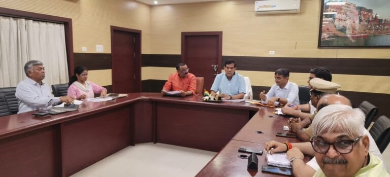 नगर विकास मंत्री ने बाढ़ के सम्बन्ध में की समीक्षा बैठक  युद्धस्तर पर कार्यवाही के दिये निर्देश