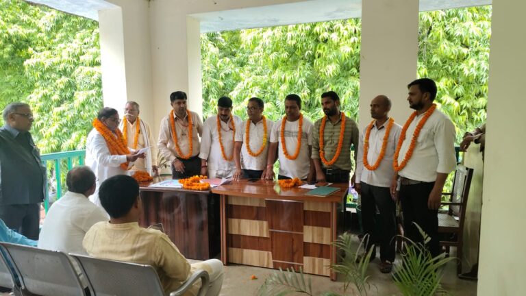 उत्तर प्रदेशीय चतुर्थ श्रेणी राज्य कर्मचारी संघ, कलेक्ट्रेट के विजय कुमार यादव, अध्यक्ष तथा बृजेश महामंत्री निर्वाचित