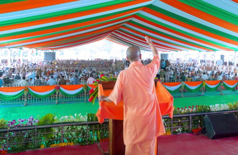 ‘ग’ से गणपति की जगह बच्चों को ‘ग’ से गधा पढ़ाना चाहती है सपा : योगी आदित्यनाथ