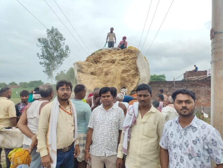 वाराणसी ;- जिला प्रशासन बाढ़ प्रभावित क्षेत्रों के बाढ़ पीड़ितों के साथ ही साथ मवेशियों का भी रख रही है ध्यान