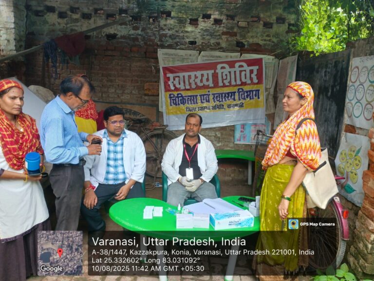 बाढ़ ग्रस्त क्षेत्रों में संक्रामक रोगों के बचाव हेतु चलाए जा रहे हैं अभियान