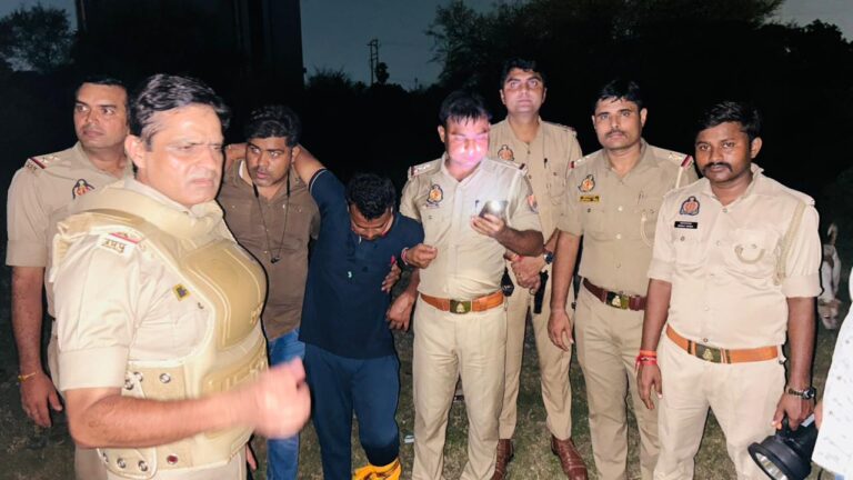 प्रोफेसर पर हमला करने वाले बदमाश का लंका पुलिस से मुठभेड़  , पुलिस की गोलीसे घायल बदमाश गिरफ्तार