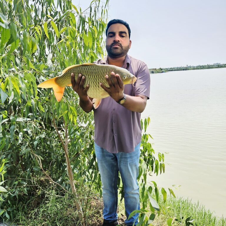 डबल इंजन सरकार का साथ, असलम की सफलता ने चूम लिया ‘आकाश’