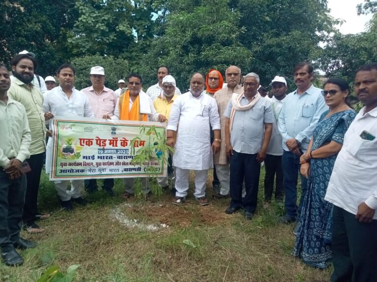 एक पेड़ मां के नाम’ अभियान के तहत पौधारोपण व चित्रकला प्रतियोगिता का आयोजन