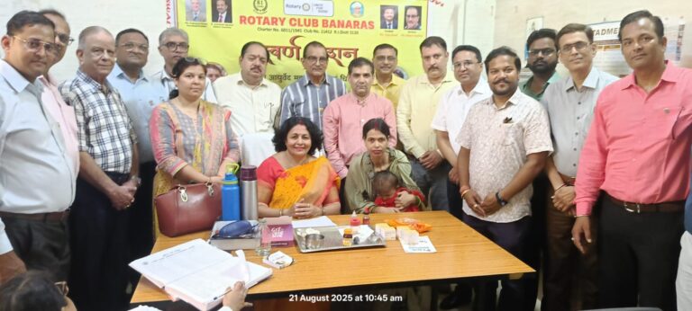 रोटरी क्लब बनारस ने राजकीय आयुर्वेदिक महाविद्यालय में कराया स्वर्ण प्राशन, 200 से अधिक बच्चों को मिला स्वास्थ्यवर्धक लाभ