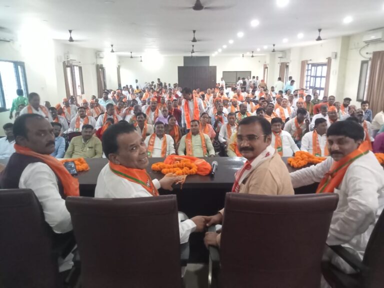 भले ही आधा पेट भोजन करें लेकिन अपने बच्चों को शिक्षित जरूर करें क्योंकि शिक्षा ही भाग्य की कुंजी है- नरेंद्र कश्यप, प्रदेश अध्यक्ष पिछड़ा वर्ग एवं राज्य मंत्री