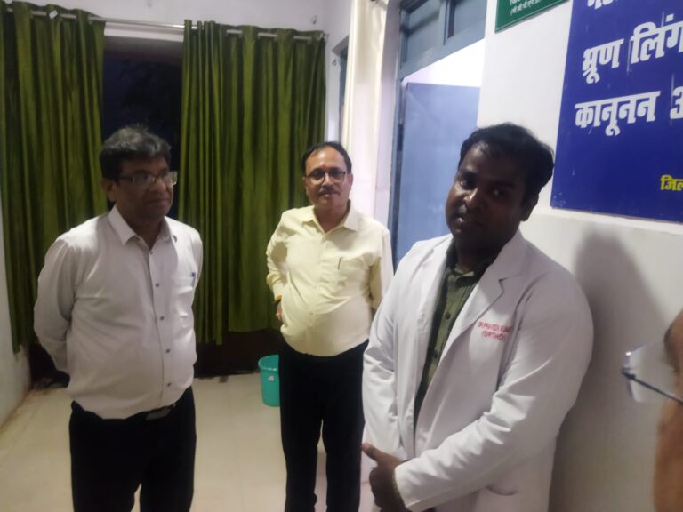 मुख्यमंत्री जी के आगमन से पूर्व महानिदेशक प्रशिक्षण ने जनपद में चिकित्सकीय सेवाओं का जाना हाल एसएसपीजी सहित एसवीएम भेलूपुर  एवं सीएससी दुर्गा कुंड का किया निरीक्षण
