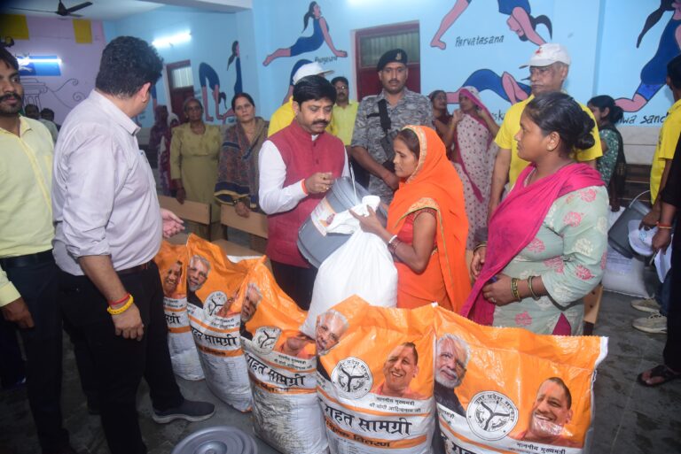 स्लग— कैबिनेट मंत्री नंद गोपाल गुप्ता नंदी ने आज बाढ़  ग्रस्त क्षेत्र दौरा किया