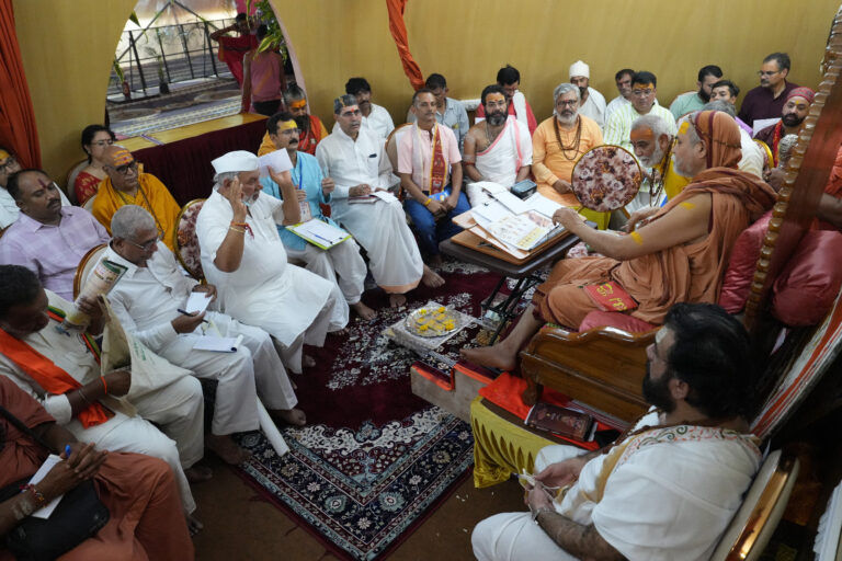 बिहार कूच करेगी शंकराचार्य की गौभक्त सेना