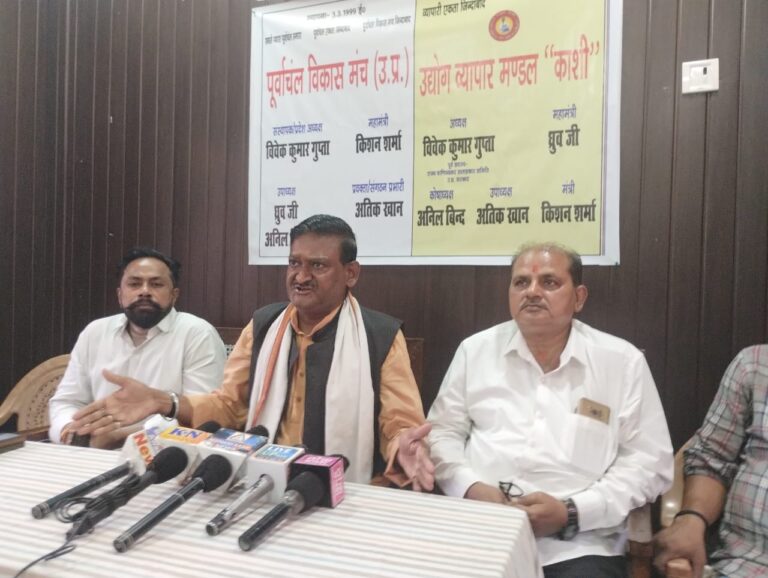 वाराणसी कचहरी  फर्जी वकील प्रकरण में पीड़ित आया सामने कहा  मै  वकील  नहीं मुवक्क्ली हूँ