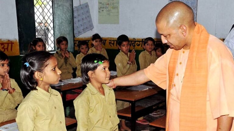 निजी स्कूलों में गरीब बच्चों के प्रवेश पर कड़ी निगरानी रखेगी योगी सरकार, शासनादेश जारी