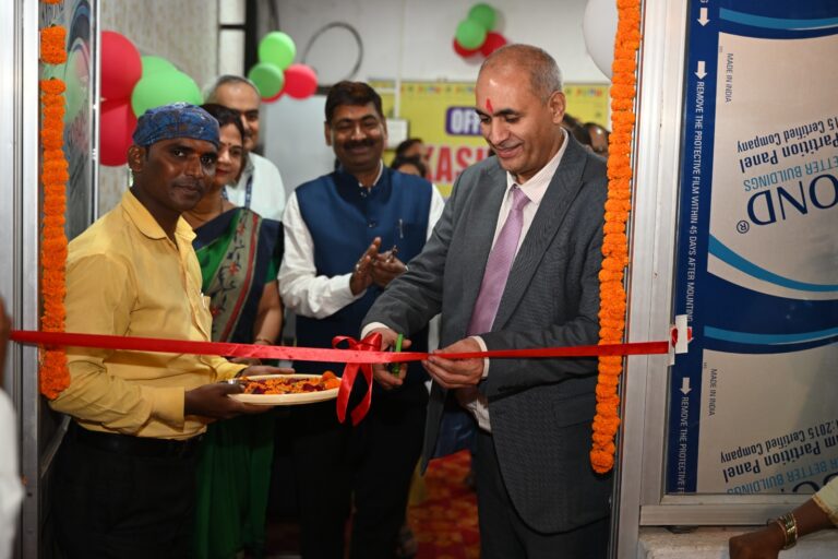 बुनकरों के स्वामित्व वाली काशिल्क उत्पादक कंपनी लिमिटेड का उद्घाटन समारोह “बनारसी शिल्क साड़ी बुनकर निर्माताओ के लिए एक पूर्ण संतुष्टि तथा सफलता का द्वार”