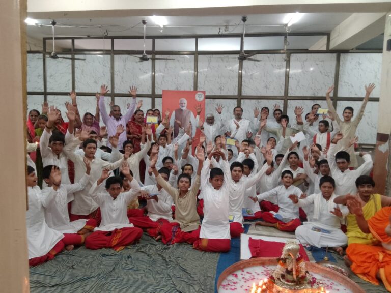 विशेष पूजन के साथ गुजराती समाज में भी मनाया प्रधानमंत्री नरेंद्र मोदी का जन्मदिन