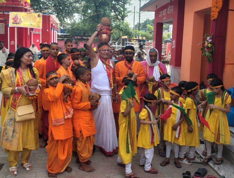 21वें शतचंडी महायज्ञ के लिए निकाली गई कलश शोभायात्रा, वैदिक मंत्रों के साथ हुआ मंडप प्रवेश