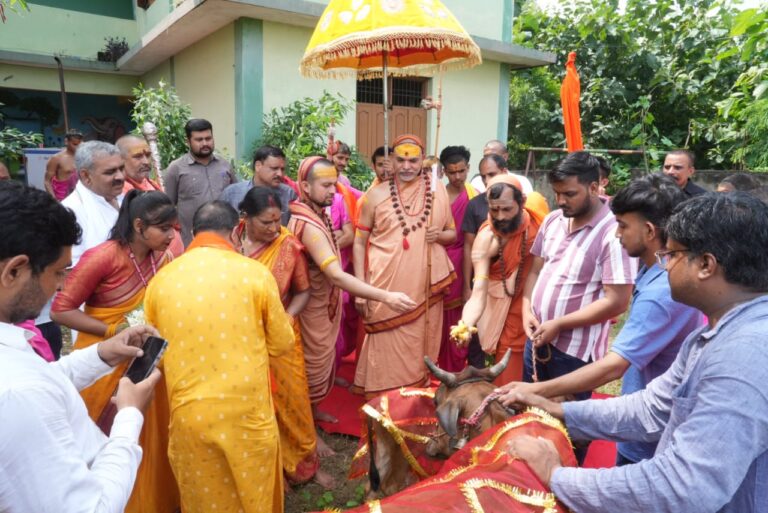 गोविंद के भारत भूमि पर हो रहे गौकशी से व्यथित परमाराध्य परमधर्माधीश ज्योतिष्पीठाधीश्वर जगदगुरु शंकराचार्य स्वामिश्री: अविमुक्तेश्वरानंद: सरस्वती