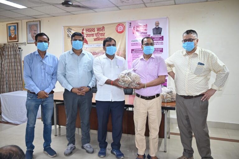 बरेका में “स्‍वस्‍थ नारी, सशक्‍त परिवार” अभियान के अंतर्गत  टी०बी० मरीजों को पोषण पोटली का वितरण एवं जन जागरूकता कार्यक्रम का आयोजन