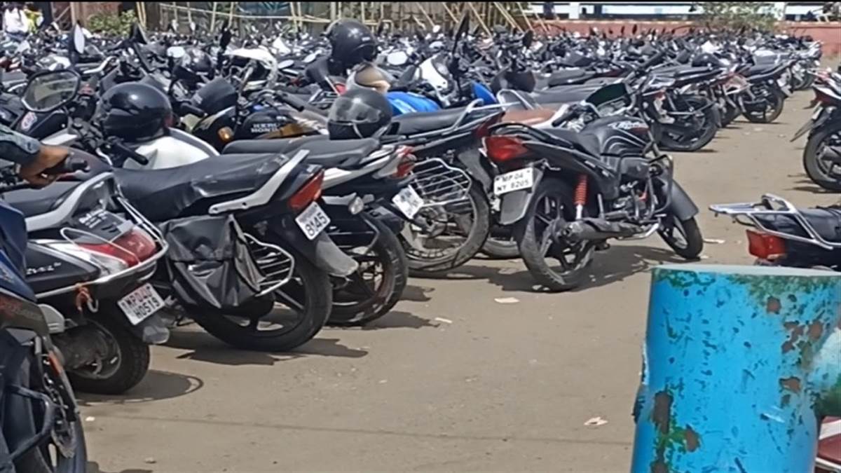 नई पार्किंग नीति के तहत स्थलीय निरीक्षण कर पार्किंग स्थल का चयन किया जा रहा है ,