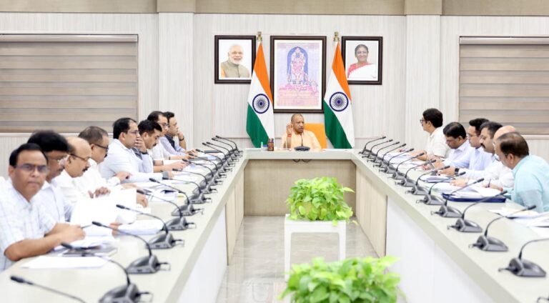 केवल फाइलों तक सीमित न रहें वरिष्ठ अधिकारी, धरातल पर उतरकर परियोजनाओं की देखें प्रगति: मुख्यमंत्री