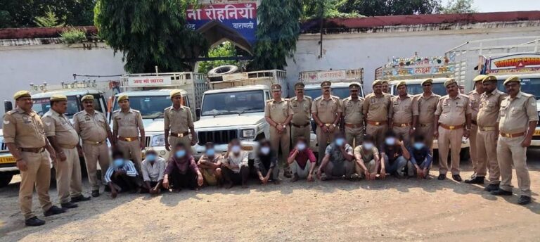 रोहनिया।रोहनिया पुलिस टीम ने थाना क्षेत्र के डाफी टोल प्लाजा के समीप से ऑपरेशन चक्रव्यूह के 35 गोवंश 6 पिकअप वाहन व नगद बरामद बरामद