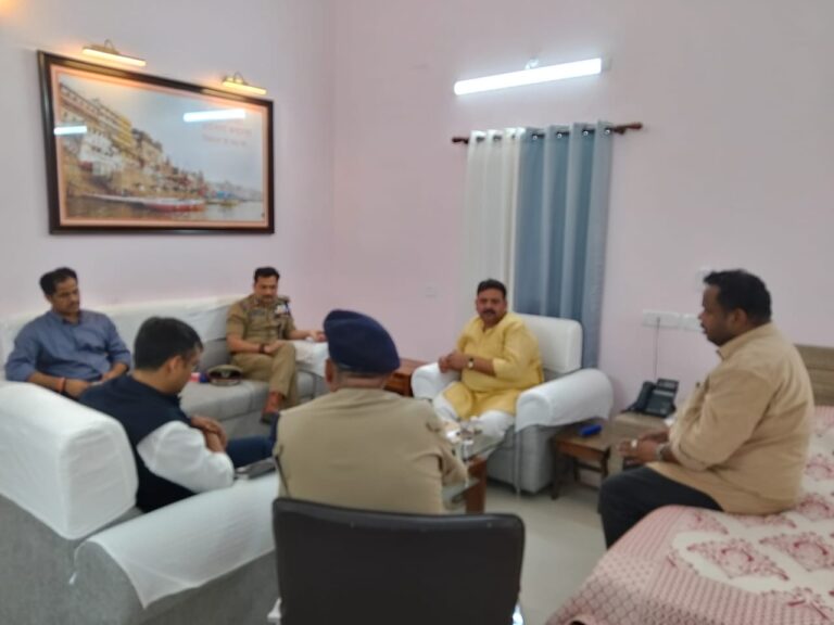 दीपावली पर्व के दौरान आगामी तीन दिनों तक सड़क के किनारे पटरिया पर दुकान लगाने वालों को न हटाया जाए-स्टांप मंत्री