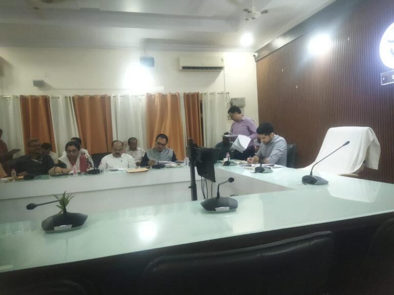 सीडीओ की अध्यक्षता में हुई जिला स्वास्थ्य समिति की बैठक