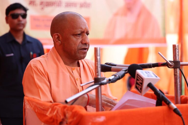 सीएम योगी ने एक माह में भरथापुर के पीड़ित परिवारों को विस्थापित करने के दिए निर्देश, 21 करोड़ 55 लाख स्वीकृत