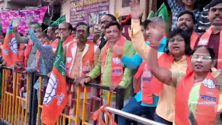 काशी की धरती पर प्रधानमंत्री का हुआ भव्य स्वागत