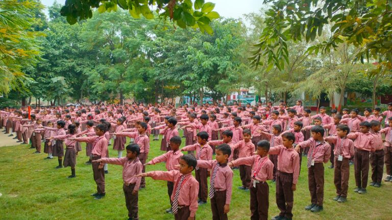 देशभक्ति के स्वर से गूंज रहा उत्तर प्रदेश, ‘वंदे मातरम्’ के 150 वर्ष पर कीर्तिमान बनाने को आतुर है बेसिक शिक्षा