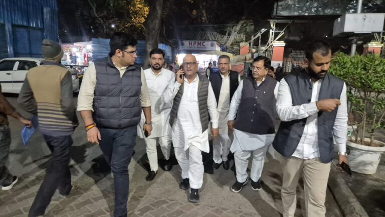 दिल्ली लाल किला विस्फोट के घायलों से मिले यूपी कांग्रेस अध्यक्ष अजय राय, बोले—“यह दर्द हर भारतवासी का साझा दर्द है”