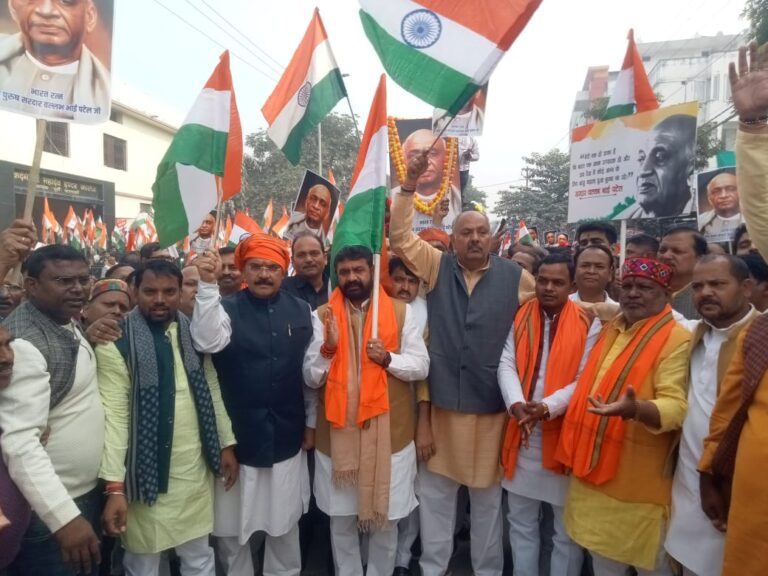 राज्य मंत्री ने सरदार पटेल की 150वीं जयंती पर निकली तिरंगा पदयात्रा को हरी झंडी दिखाकर किया रवाना