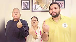 बिहार चुनाव में लोकतंत्र  जीत।  जमकर  निकले मतदाता, टुटा कई रिकार्ड  बिहार में पहले चरण का चुनाव सम्पन्न